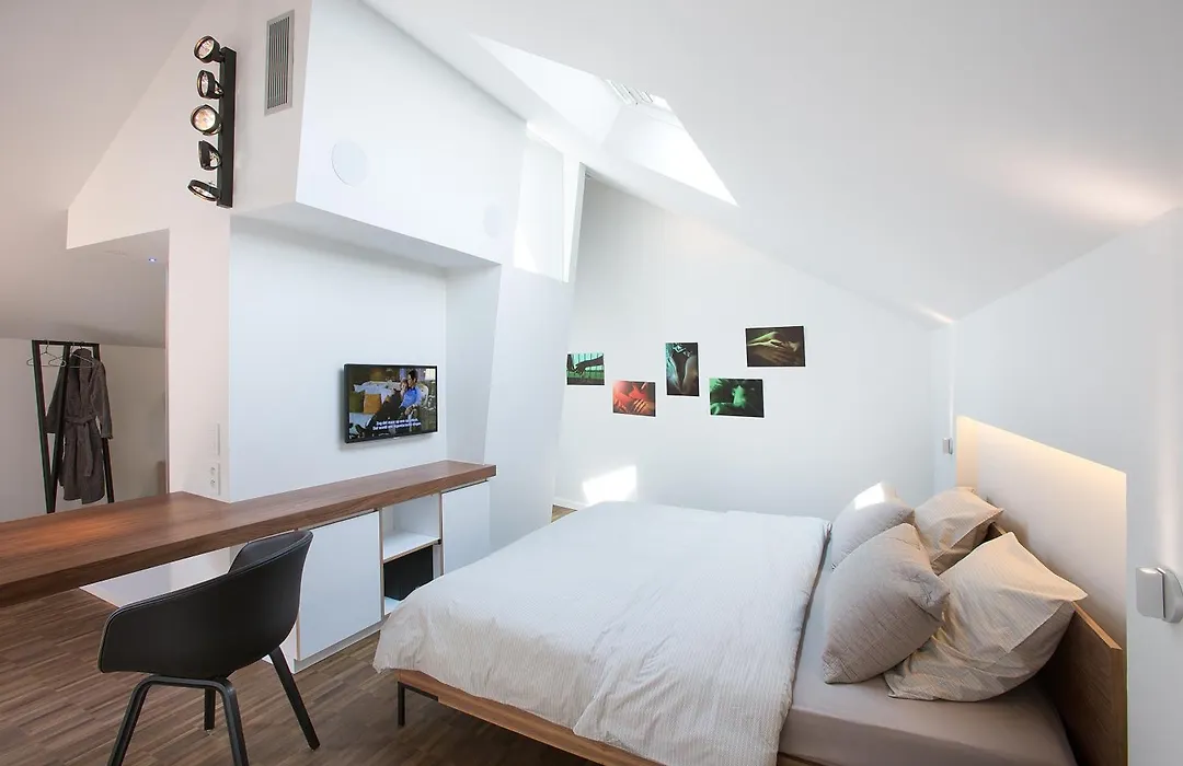 B&B Snooz Inn-1